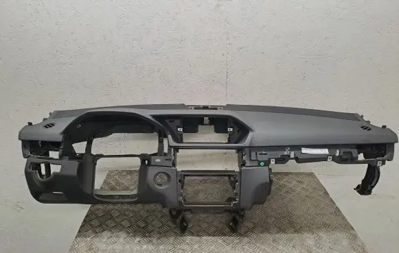 Mercedes-Benz E W212 Dashboard 2126802387 A2128600902 A2128603002