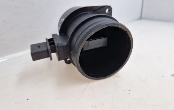 Volkswagen Tiguan Mass air flow meter 0281002735 03G906461C F00C2G7017