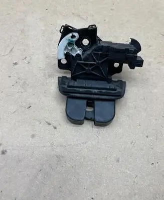 Audi A4 S4 B7 8E 8H Tailgate/trunk/boot lock/catch/latch 8P4827505B