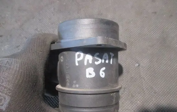 Volkswagen PASSAT B6 Mass air flow meter 038906461B 0281002531