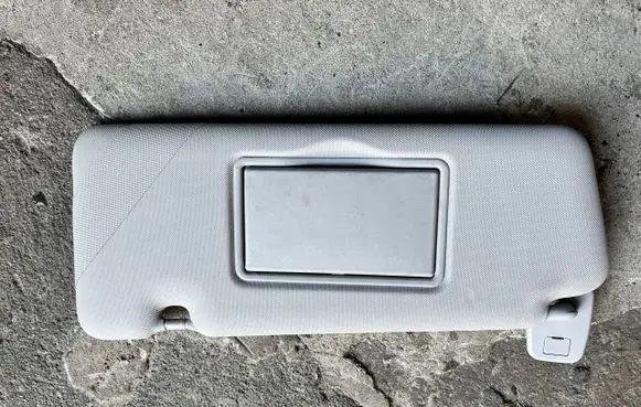 Renault Clio IV Sun visor braknumeruczci