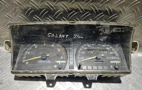 Mitsubishi Galant Speedometer (instrument cluster) MB521506 2578001174