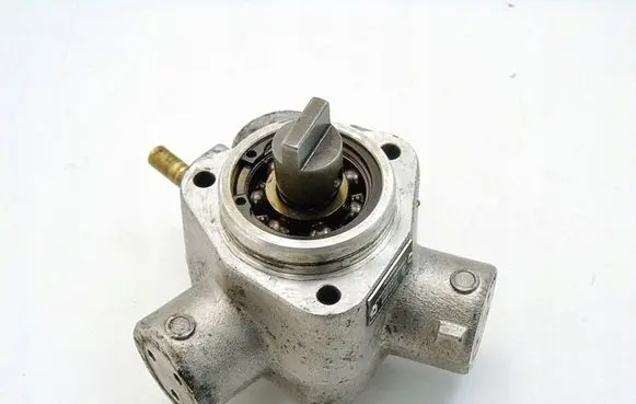 Renault Laguna I Mechanical fuel pump 8200152136