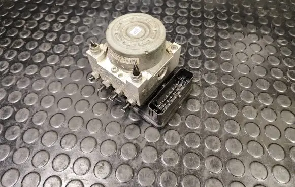 Volkswagen PASSAT B8 ABS Pump 3Q0907379R 3q0614517r
