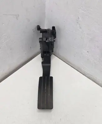Renault Clio IV Accelerator throttle pedal 6PV00997807 19032020 180029347R