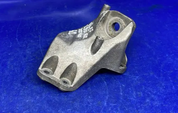 Audi A6 S6 C6 4F Gearbox mounting bracket 8E0399113P
