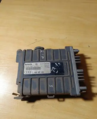 Volkswagen Golf III Engine control unit/module 4A0906264 28SA1674 0280800398