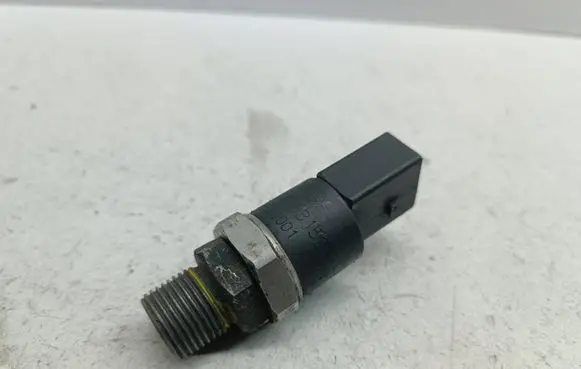 Mercedes-Benz A W168 Fuel pressure sensor A0041531528 0281002239 0041531528