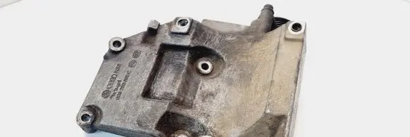Volkswagen PASSAT B5.5 A/C compressor mount bracket 038260885C