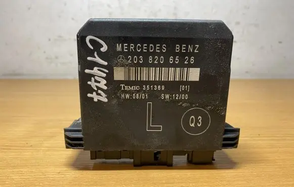 Mercedes-Benz C W203 Door control unit/module 2038206526 C1477