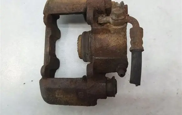 Toyota RAV 4 (XA20) Rear brake caliper 