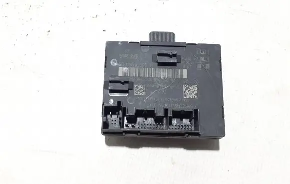 Volkswagen PASSAT B8 Door control unit/module 5Q0959595E
