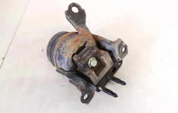 Toyota Avensis Verso Engine mount bracket