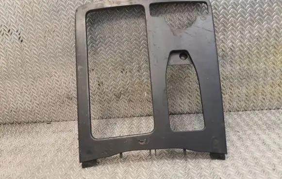 Mercedes-Benz C W204 Other center console (tunnel) element 2046800207