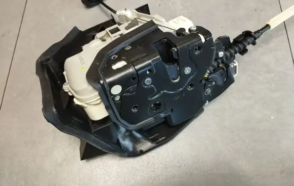 Audi A8 S8 D4 4H Front door lock 4H1837015E