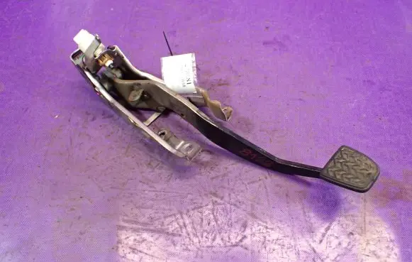 Toyota Yaris Brake pedal