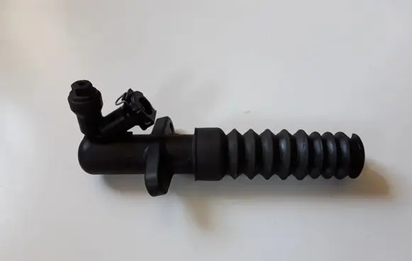 Peugeot 3008 II Clutch master cylinder 9812976180