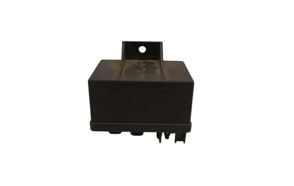 Mercedes-Benz E W210 Glow plug pre-heat relay 0281003015