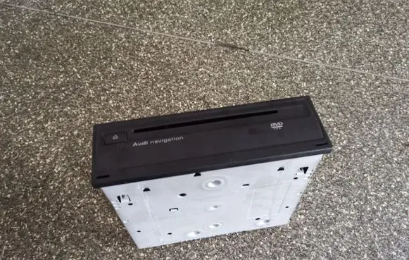 Navigation unit CD/DVD player