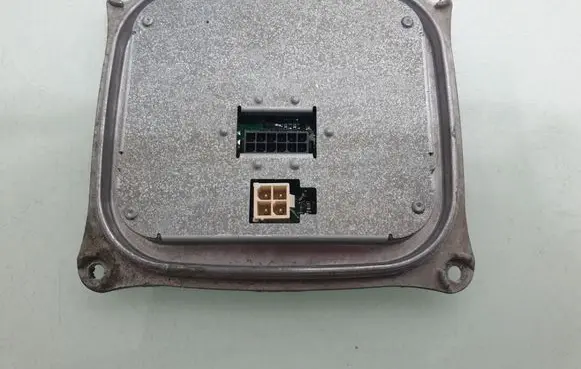 Jeep Cherokee Headlight ballast module Xenon 10EEG130772