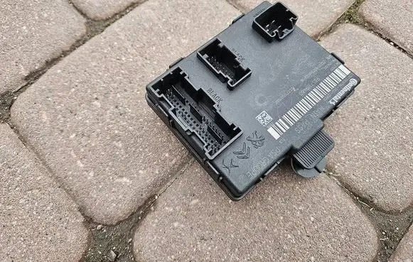 Opel Astra L Door central lock control unit/module 9857119480