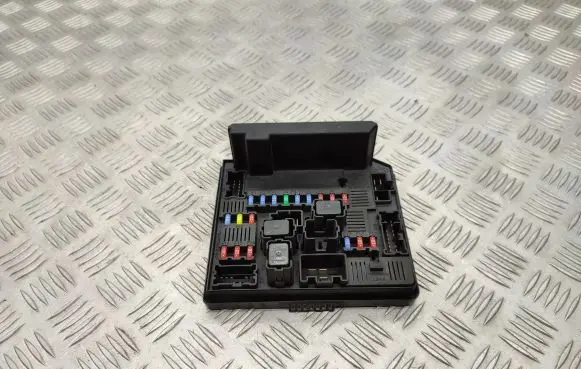 Nissan Qashqai Fuse module 284B7JD000