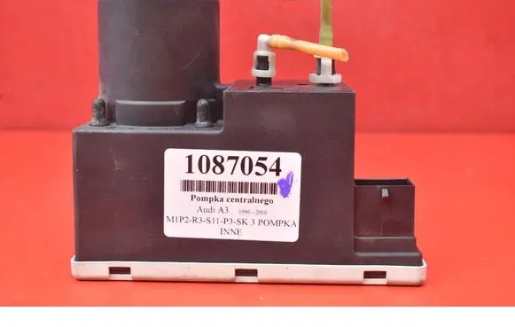 Audi A3 S3 8L Central locking vacuum pump 8L0862257E