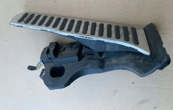 Volkswagen Scirocco Brake pedal bracket assembly 1K1721503N