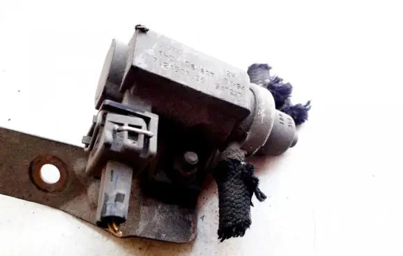 Volkswagen PASSAT B4 Turbo solenoid valve 1H0906627 72190320
