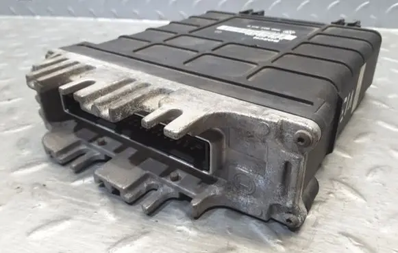 Volkswagen Golf III Engine control unit/module 0261200760 1H0907311F