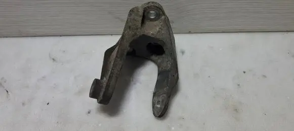 Opel Insignia A Engine mounting bracket 13228287