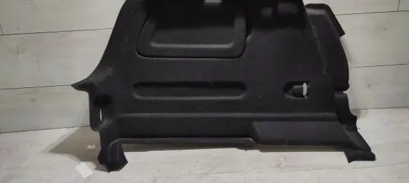 Trunk/boot side trim panel