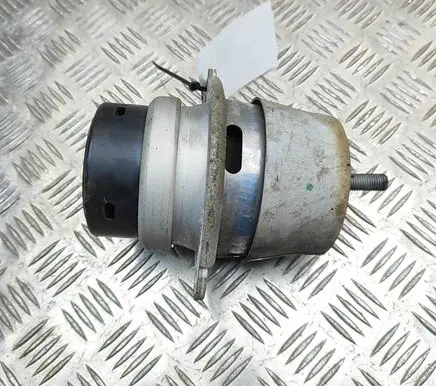 Volkswagen Touareg II Engine mount bracket 7L8199131H