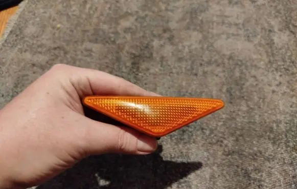 Ford Focus Front fender indicator light 
