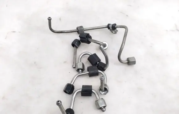 Skoda Karoq Fuel injector supply line/pipe 