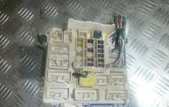 Lexus IS 200-300 Fuse box set