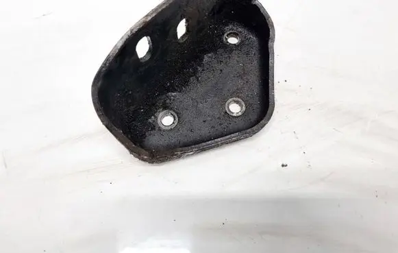 Ford Explorer Engine mounting bracket 