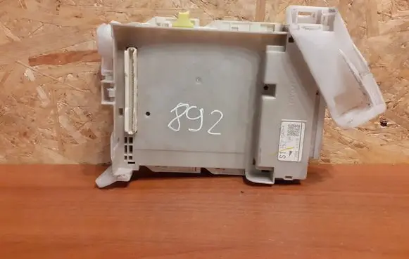 Toyota Prius (XW30) Fuse box set 8273047420A 892