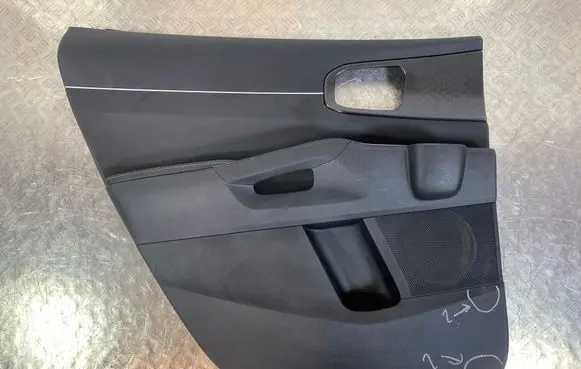 KIA Sorento IV Rear door card panel trim