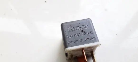 Volkswagen PASSAT B5 Other relay 4RA00351029 4RA003510-29