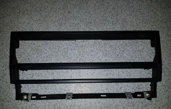 BMW 5 E39 Radio/GPS head unit trim 8247302