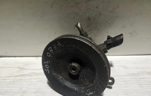 Volvo 740 Power steering pump 7844983