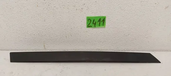 Peugeot 2008 I Front door glass trim molding 9674075080
