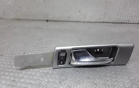 Chrysler Pacifica Front door interior handle LPM000001645