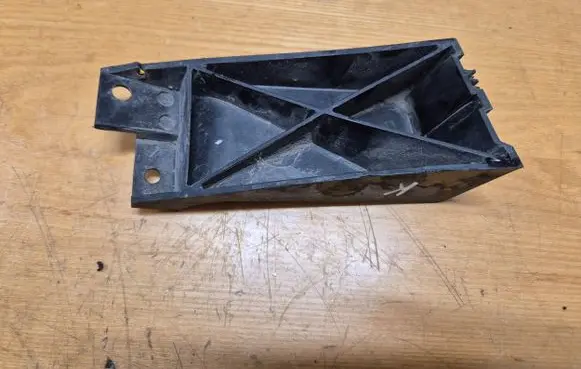 Dodge Nitro Fender mounting bracket 55157437AC 8331001 36946