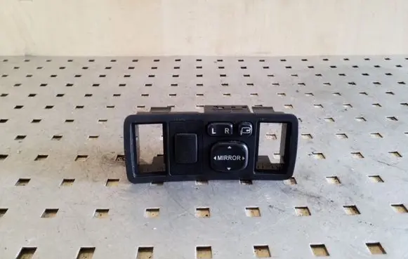 Toyota Avensis T250 Wing mirror switch 777667 183575