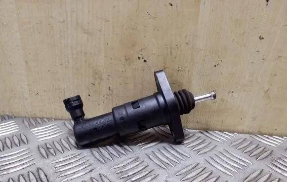 Clutch slave cylinder