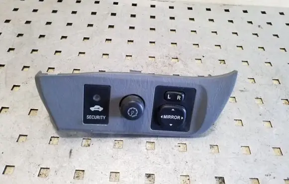 Wing mirror switch