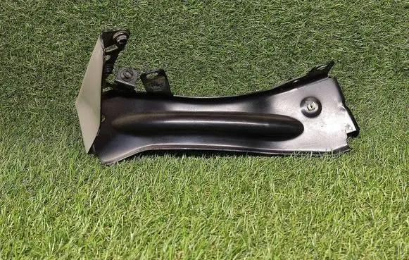 Audi TT TTS Mk2 Fender mounting bracket 8J0821135F C8106