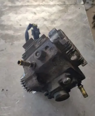 Nissan Qashqai Fuel injection high pressure pump 8200690744 0445010170